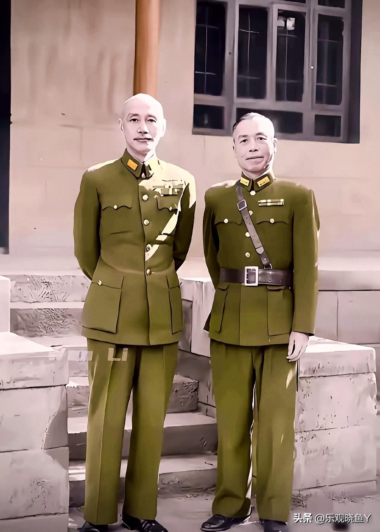 一九四五年，在重庆的蒋中正和李宗仁。这而非演戏，也绝非演员所饰演，而是当时两人身