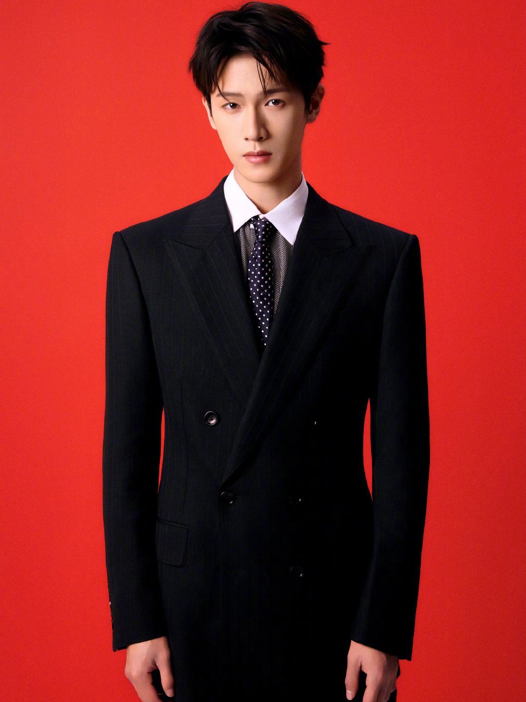 李昀锐 体态 常年浸淫古装剧果然不一样，李昀锐挺拔舒展自带风骨，优雅感直接刻进D