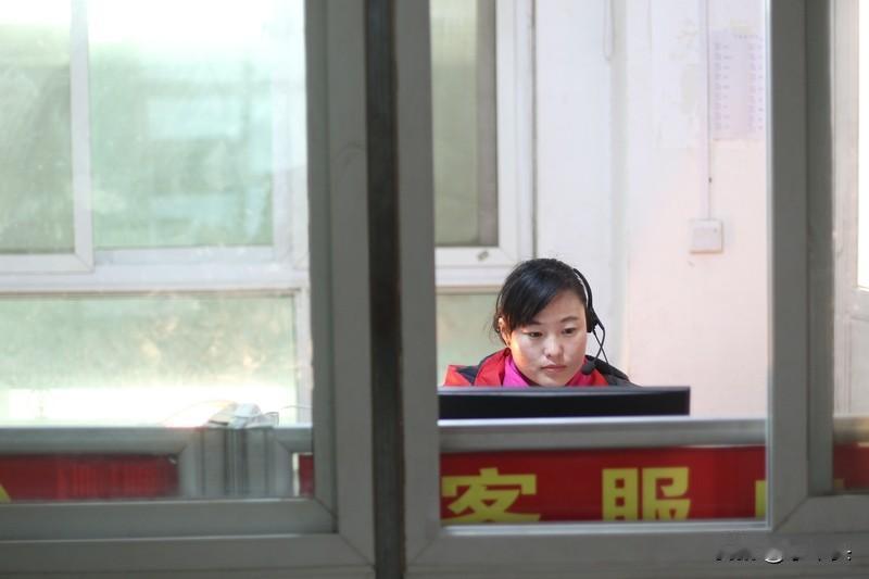 刚才同事接到“客服”电话，称其订单缺货需退款，对方指引其通过支付宝退款…紧接以没