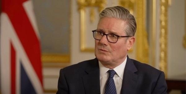 英国一名政治教师，在课堂上讲美国大选课时播放了特朗普视频，被学生举报失去工作。