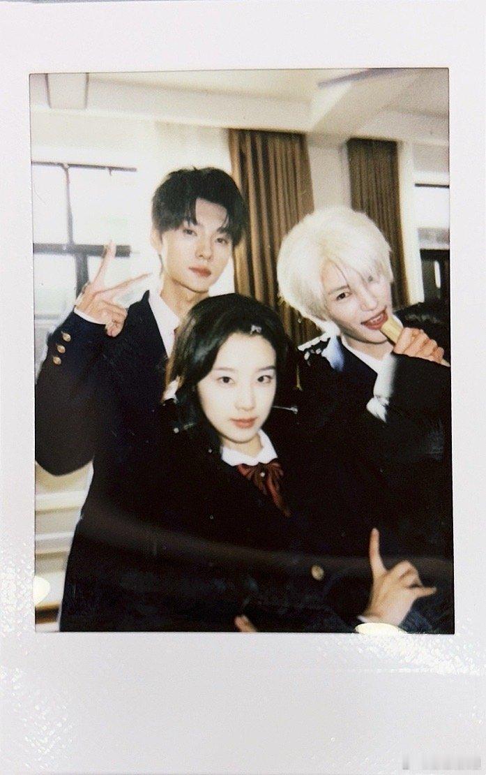 张翅愿安生平安一生 最深的爱，往往藏在最简单的祝福里。张翅没有说“永远爱你”，只