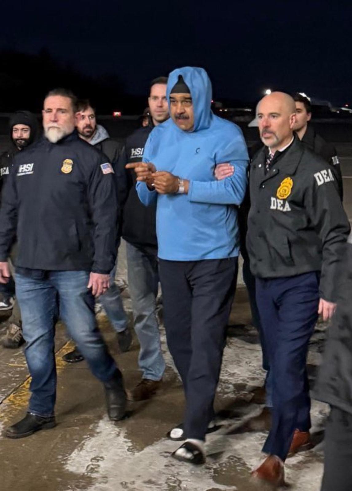 联合早报今天报道：“中国外交部发言人呼吁，美国政府立即释放委内瑞拉总统马杜罗和夫