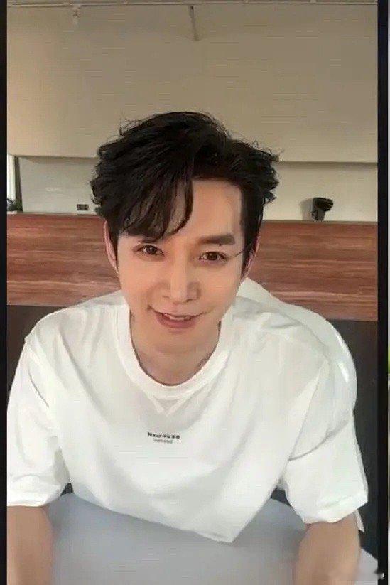 邓为这是发生了什么，变化这么大 ​​​