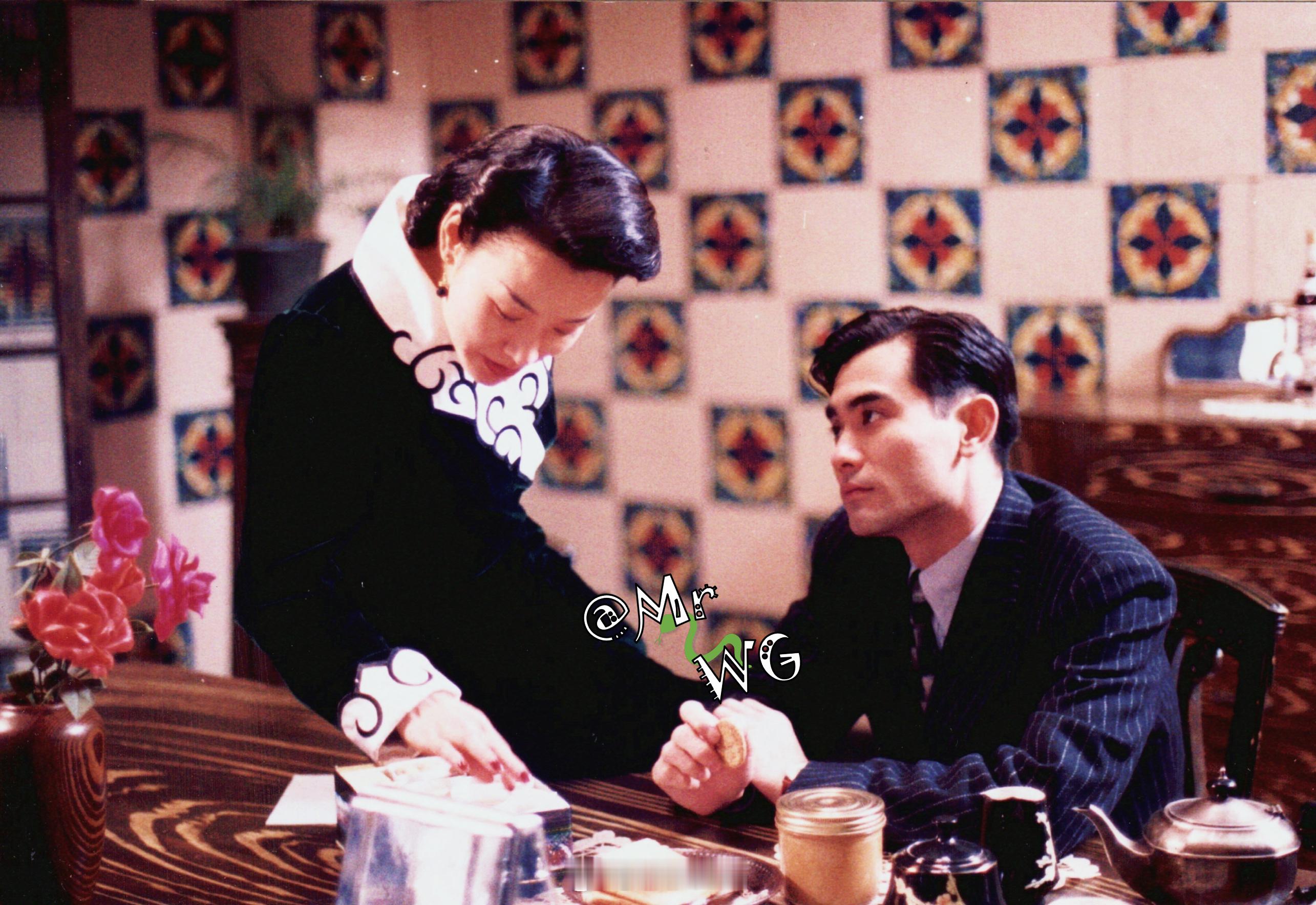 香港电影独家扫描男人，在感情里最是贪婪，既要艳媚的朱砂痣、也要柔顺的白月光；宽慰