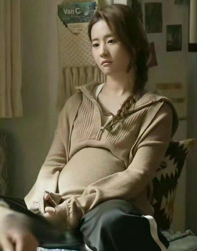 好羡慕这种孕妇，四肢和脸都瘦却只大肚子的体质 