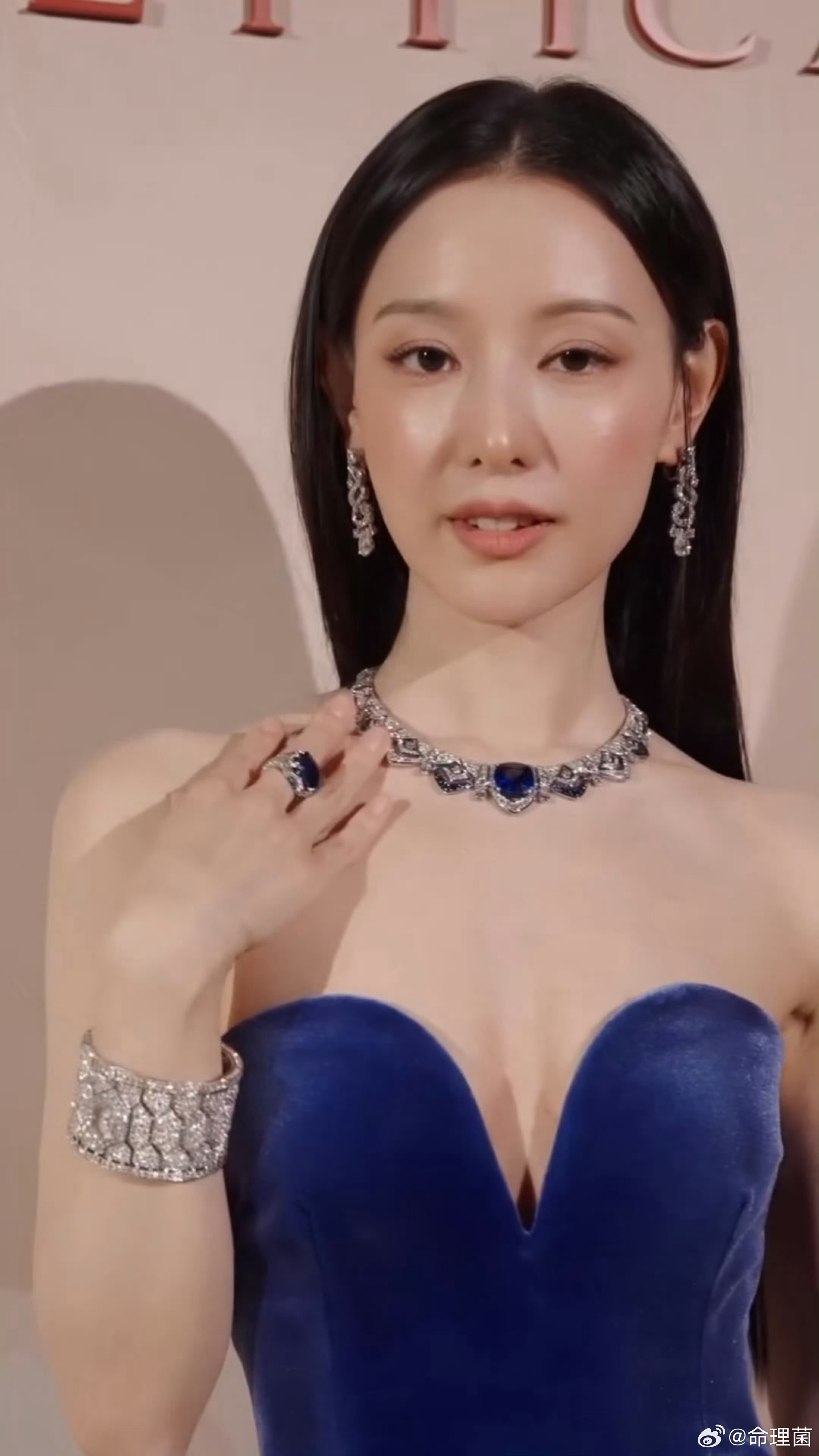 金智媛瘦了好多大小眼好明显 有情况 精神状态不对 心理出问题了 