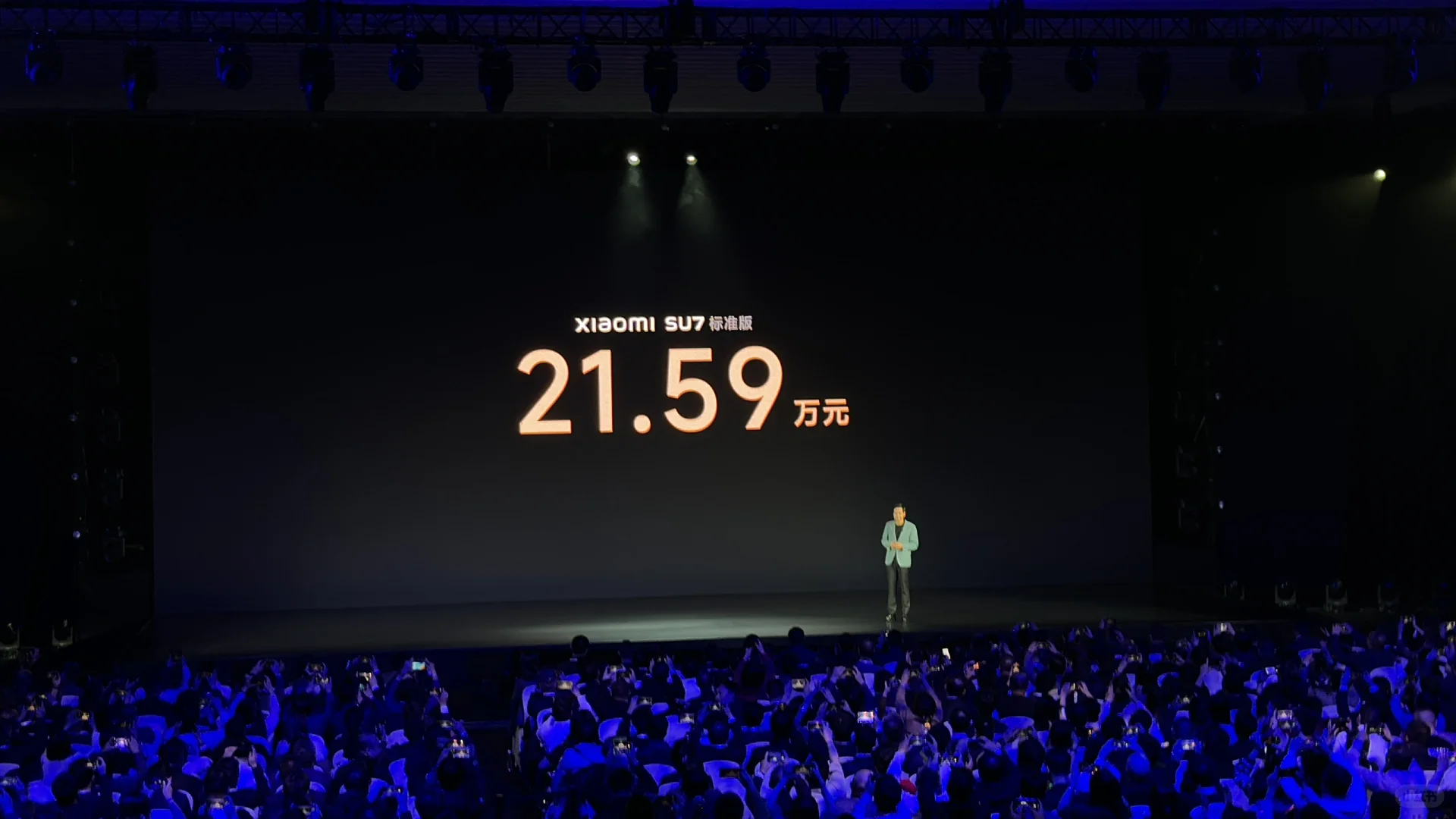 小米汽车SU7价格出来了：21.59万起