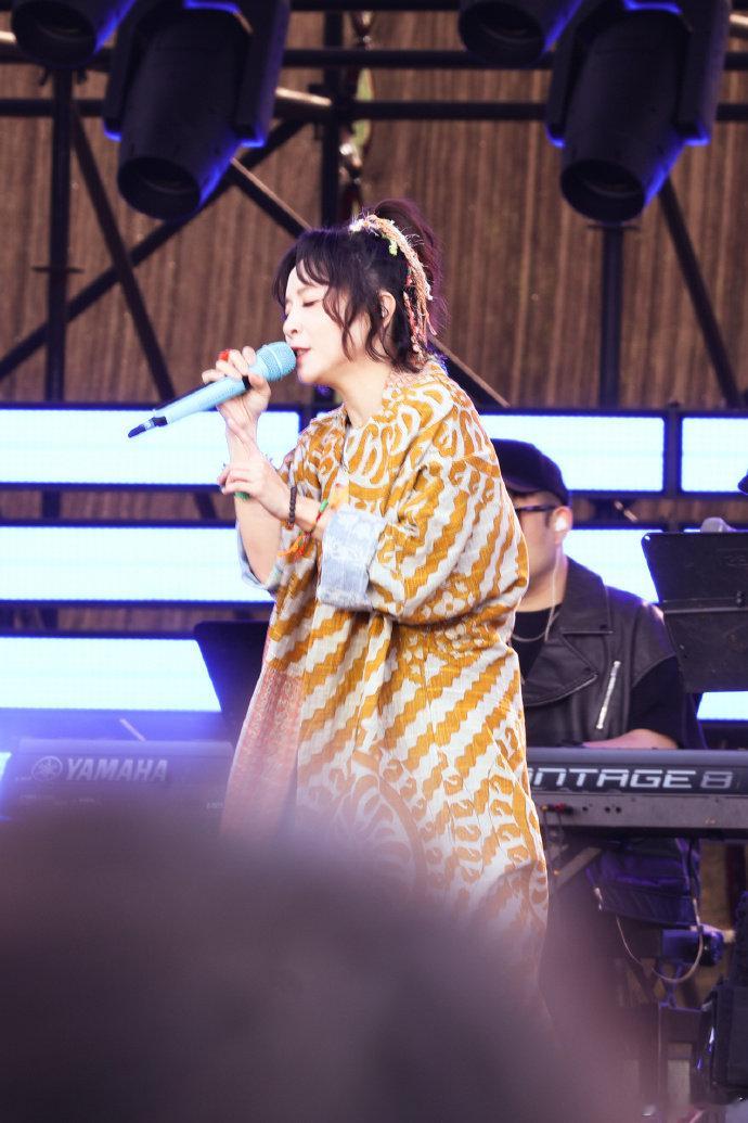 马天宇支持黄雅莉巡演马天宇允许黄雅莉巡演唱手花 马天宇大力支持黄雅莉巡演，大方准