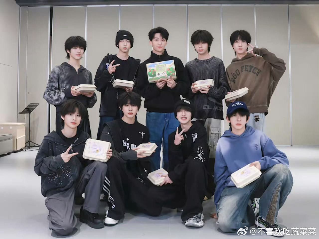 谁来时代峰峻都是送你那不值钱的台历吗？！