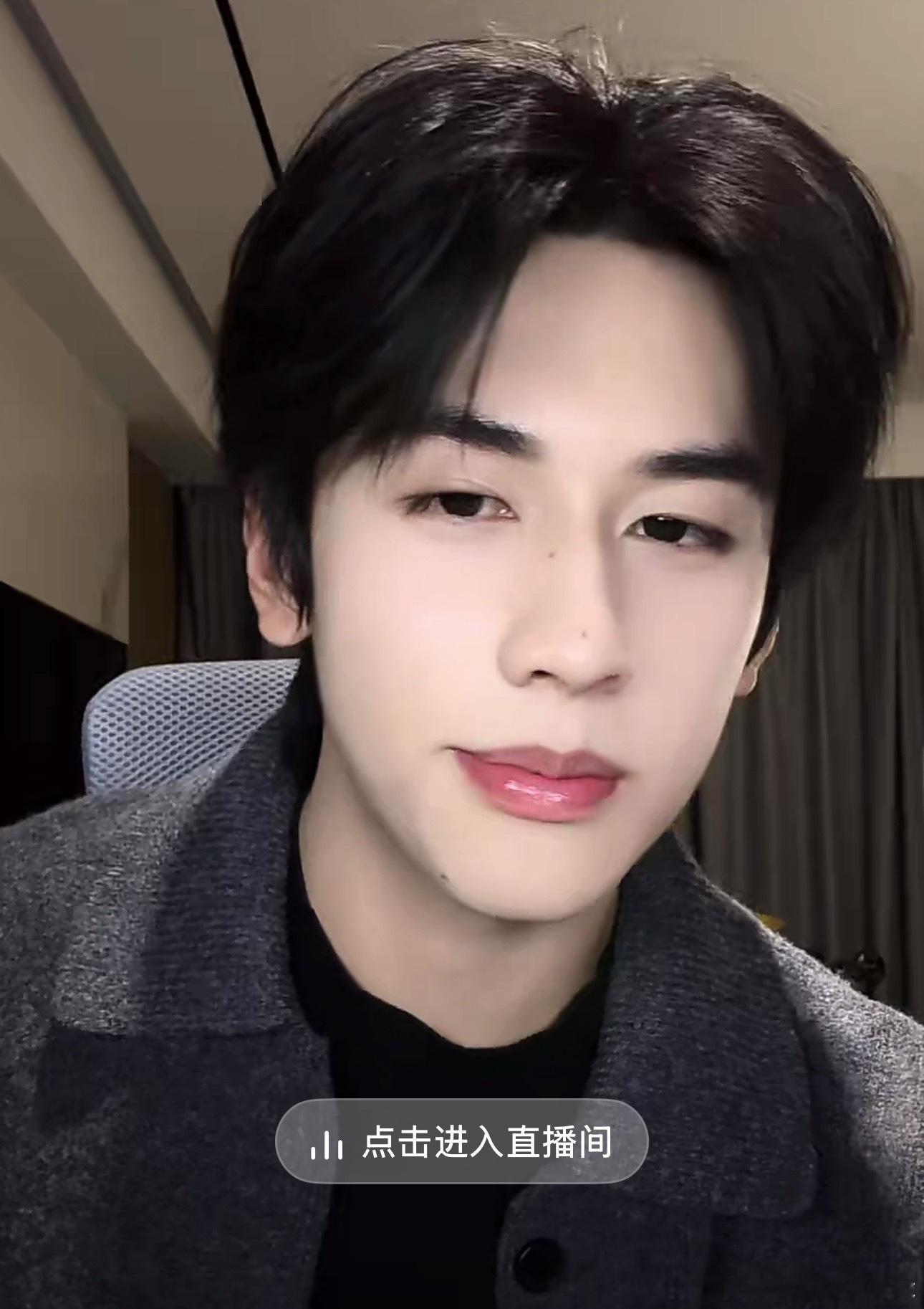 刷到一个博主，长得像张凌赫➕宋威龙的结合体 