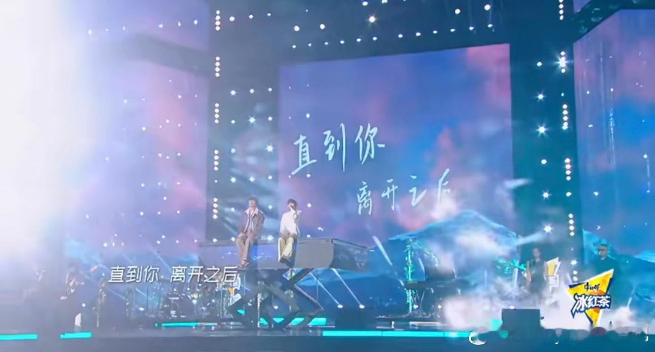 #思念具象化的一瞬间#来#闪光的夏天#听《思念是一种病》[送花花]！ ​​​