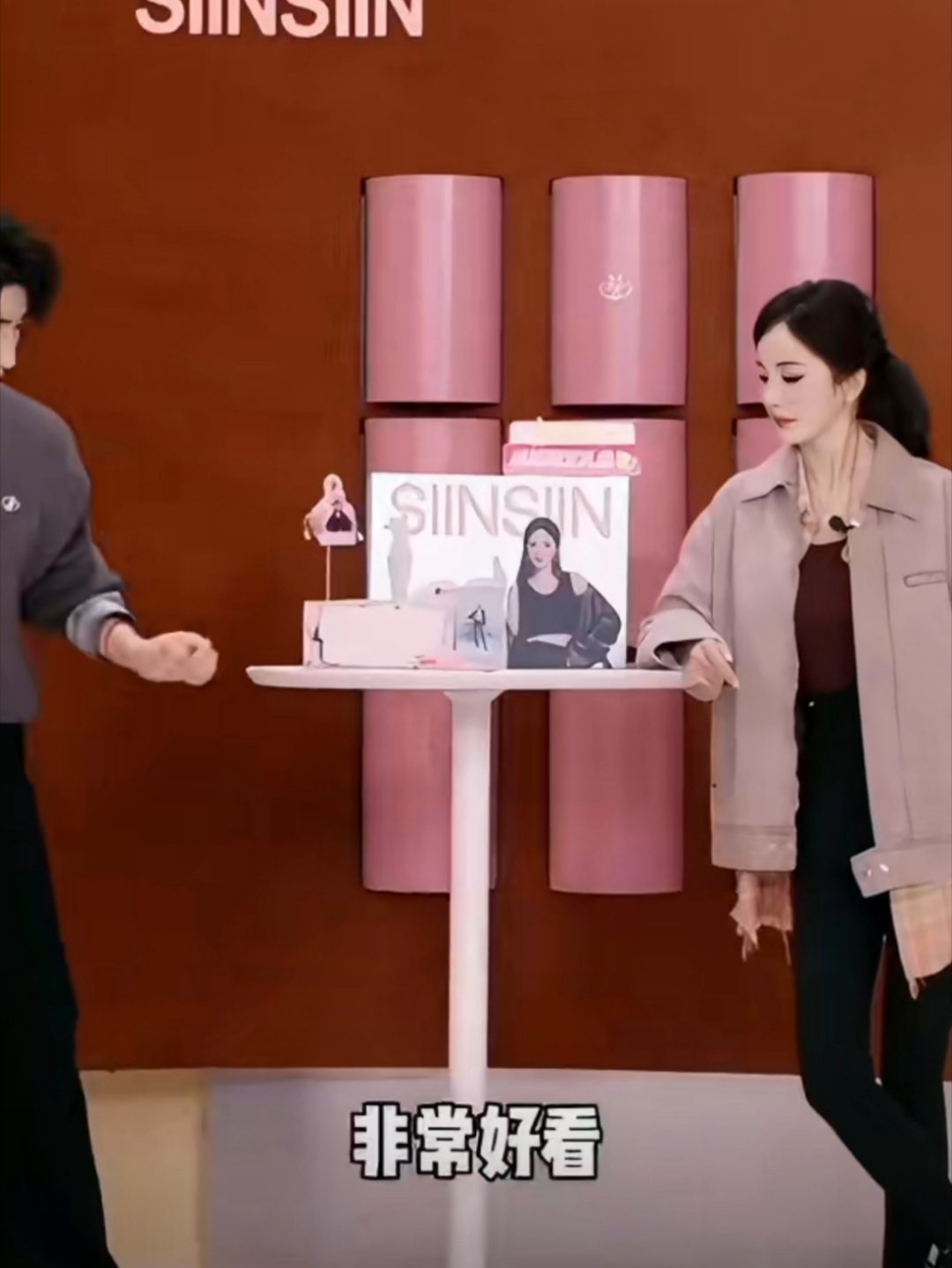 杨幂 你把幂幂打掉了 会演技长的美情商高就算了人还幽默，这女人也太完美了[送花花