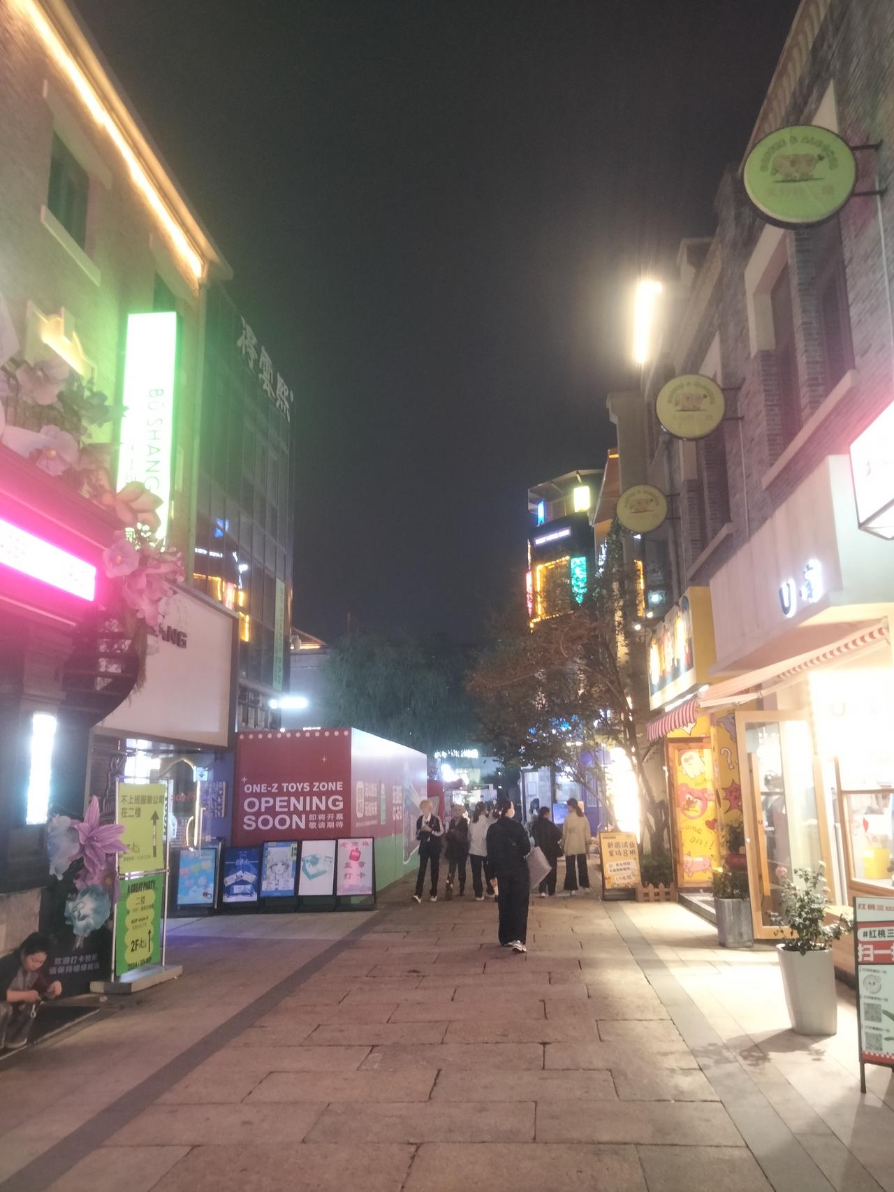 晒出你的本地生活我想把你写进我的未来里，写得很长很长。是写进每一年的计划，每一次