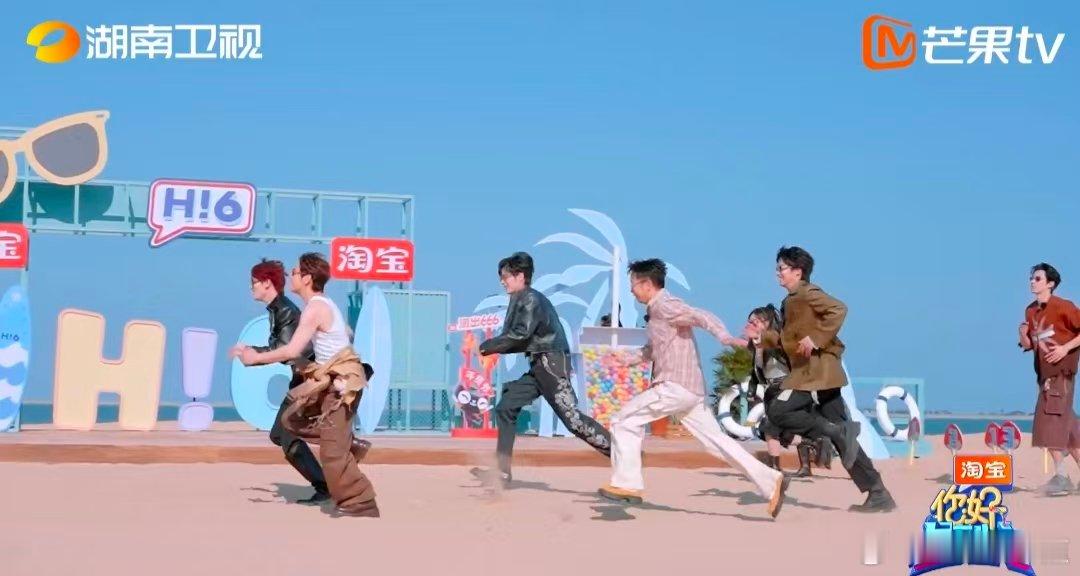 丁程鑫嗖一下飞出去了 你好星期六谁看了不喊一句小丁好快！起跑指令刚出，丁程鑫直接