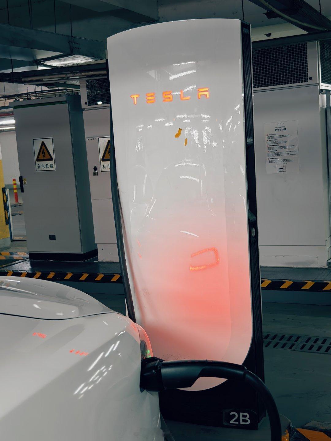 咱也用上特斯拉V4充电桩 