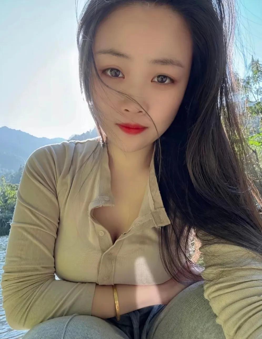 性感女神，美丽动人。
