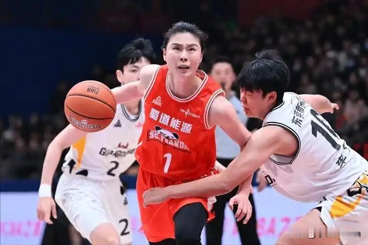 恭喜四川女篮！绝境逆袭，客场加冕，用铁血意志拼下队史第三冠，太震撼了 ！
 
单