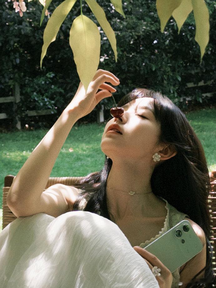 田曦薇夏日女友氧气感 田曦薇对我的眼睛真的很好 田曦薇的脸就是行走的夏日画报！藤