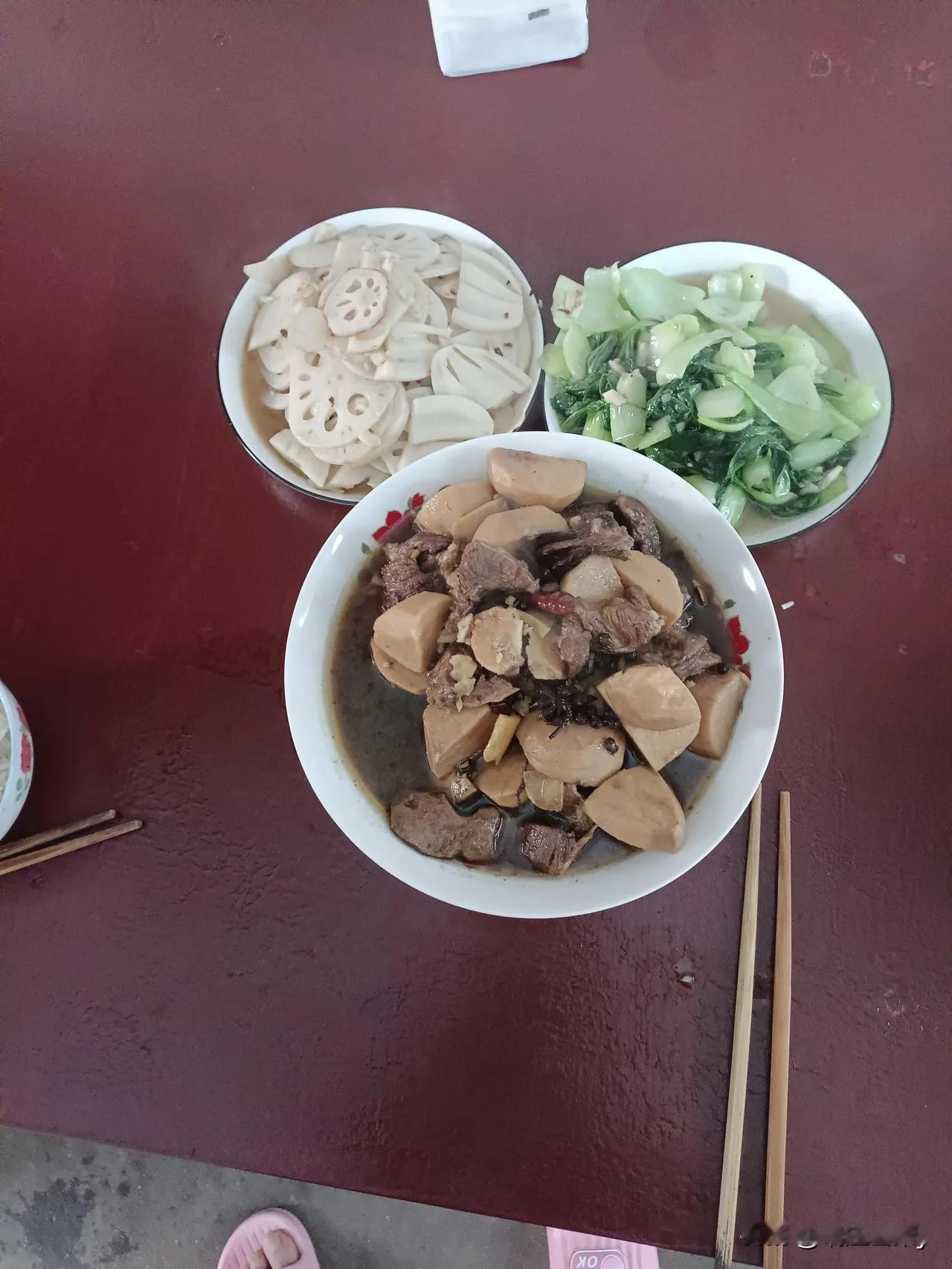 #记录秋日生活#老公大早上去新沟买点肉，想着这段时间吃猪肉也吃腻了，就买点牛肉。