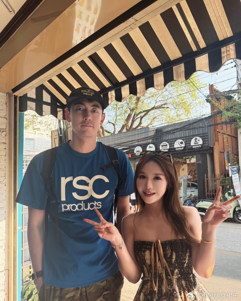 纪凌尘与韩国女友泰国度假离开阚清子也就是个素人了吧，还能上热搜呢 