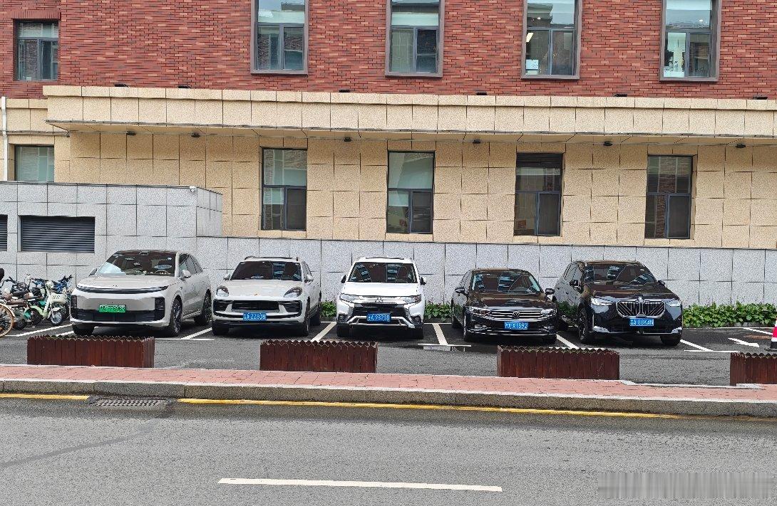 五台车，五个品牌，五种造型风格非常喜欢这样的百花齐放像极了90年的TVB 