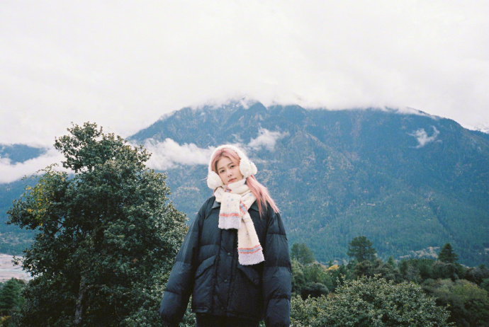 白鹿粉发风景库存照 白鹿粉发风景库存照，明媚又可爱啊~ 