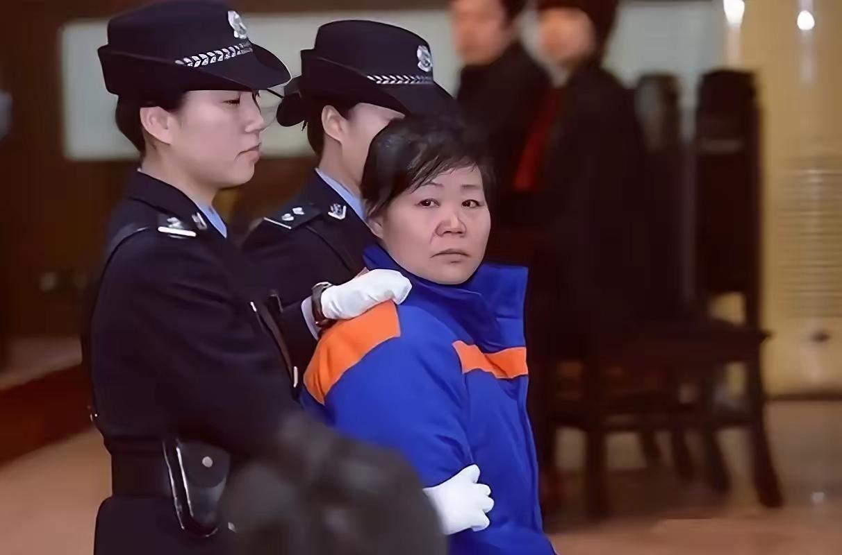 2014年，陕西某医院的产科主任张素霞，因为贩卖26个婴儿被判死刑，可她至死都不