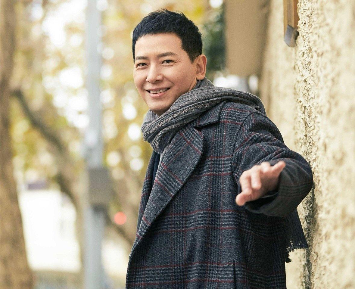 在这个变幻莫测的时代，唯有那些老牌艺人的演出能让我心安，年轻一代似乎还未找到自己