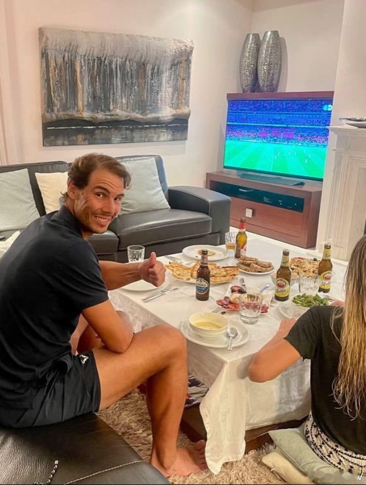 结束今日北科大气膜馆一练。由于今晚有 解说任务，取消了球后饭局。 