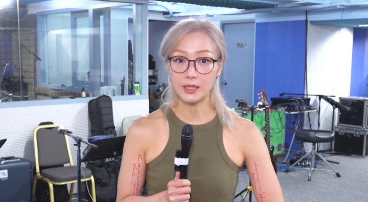 粉丝：极度失望！郑秀文：我真的好抱歉……由于在演唱会搭建过程中，发现有重要部件出现故障，演唱会延期