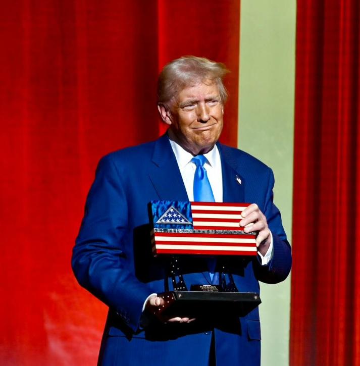 特朗普要踢开老朋友，联手中国和俄罗斯搞个新群？这可不是开玩笑。一夜之间，全球外交