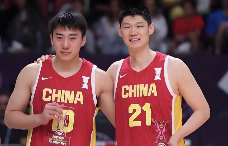 致敬每一位在CBA赛场拼搏的篮球健儿，你们用奔跑传递热爱，用防守诠释担当，用配合