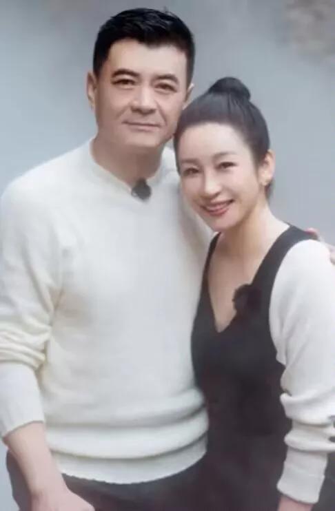 秦海璐和李厚霖的故事曾经在娱乐圈掀起一阵轩然大波。作为一位备受瞩目的影后，秦海璐