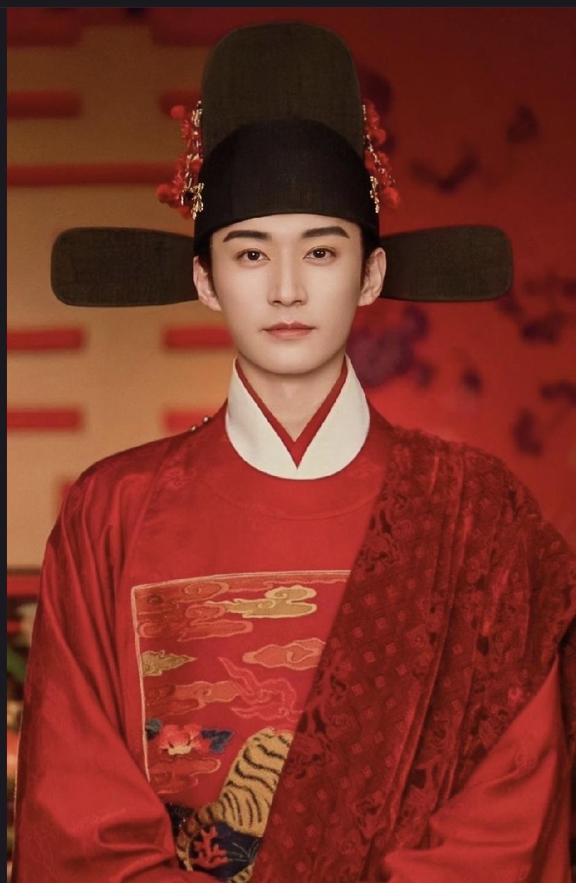 原来，明代才有新郎官的叫法。
1368年，朱元璋称帝后说：“凡我大明百姓新婚之日