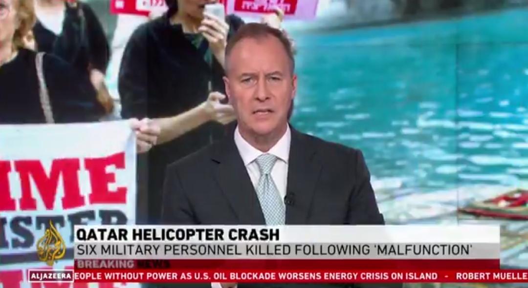 新闻快讯——卡塔尔内政部表示，一架直升机在该国领海坠毁，造成六人死亡。目前仍有一