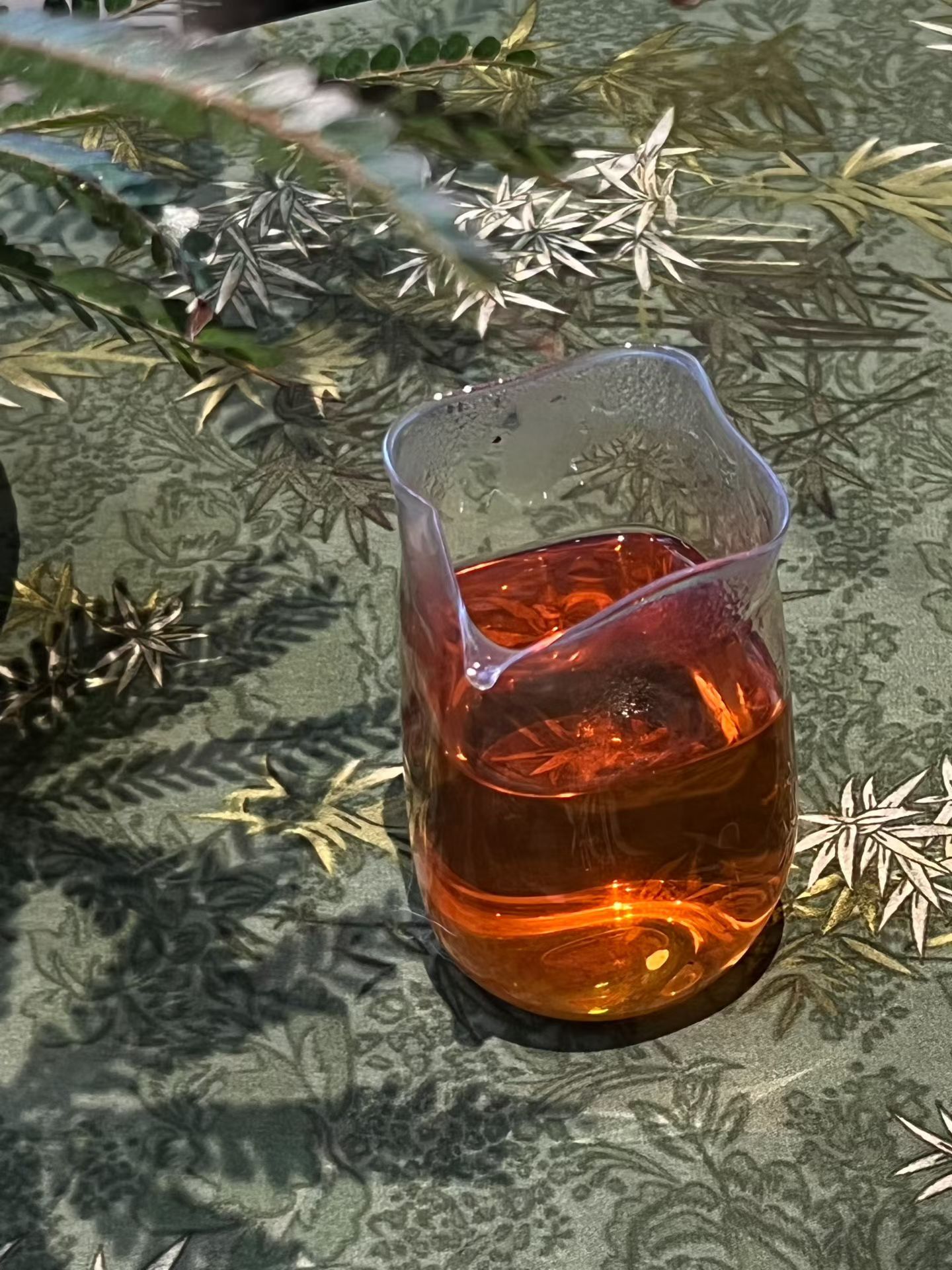 品茶赏器交友  好茶只予知心人，这不是傲慢，是珍惜。 