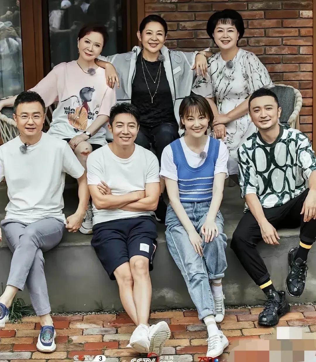 孤陋寡闻了啊！据说他们都是演艺界的顶流，可我只认得其中三个，倪萍家喻户晓，小撒路