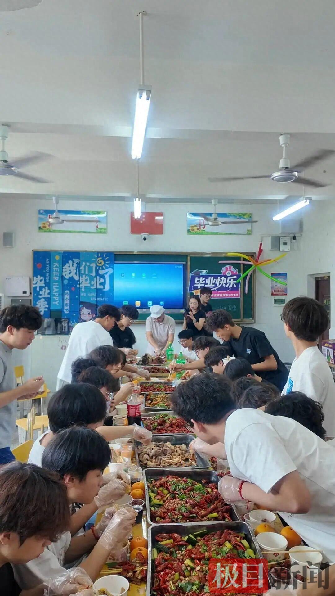 太暖心了！湖北恩施，一名高三的班主任老师，自掏腰包2000多元，买了小龙虾，还亲