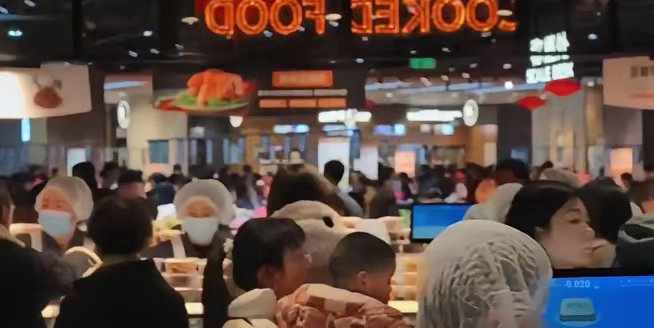 太晚了！胖东来官宣撤场后，房东疯狂让步求和，结果被彻底拒绝。电话打过去，对面只剩