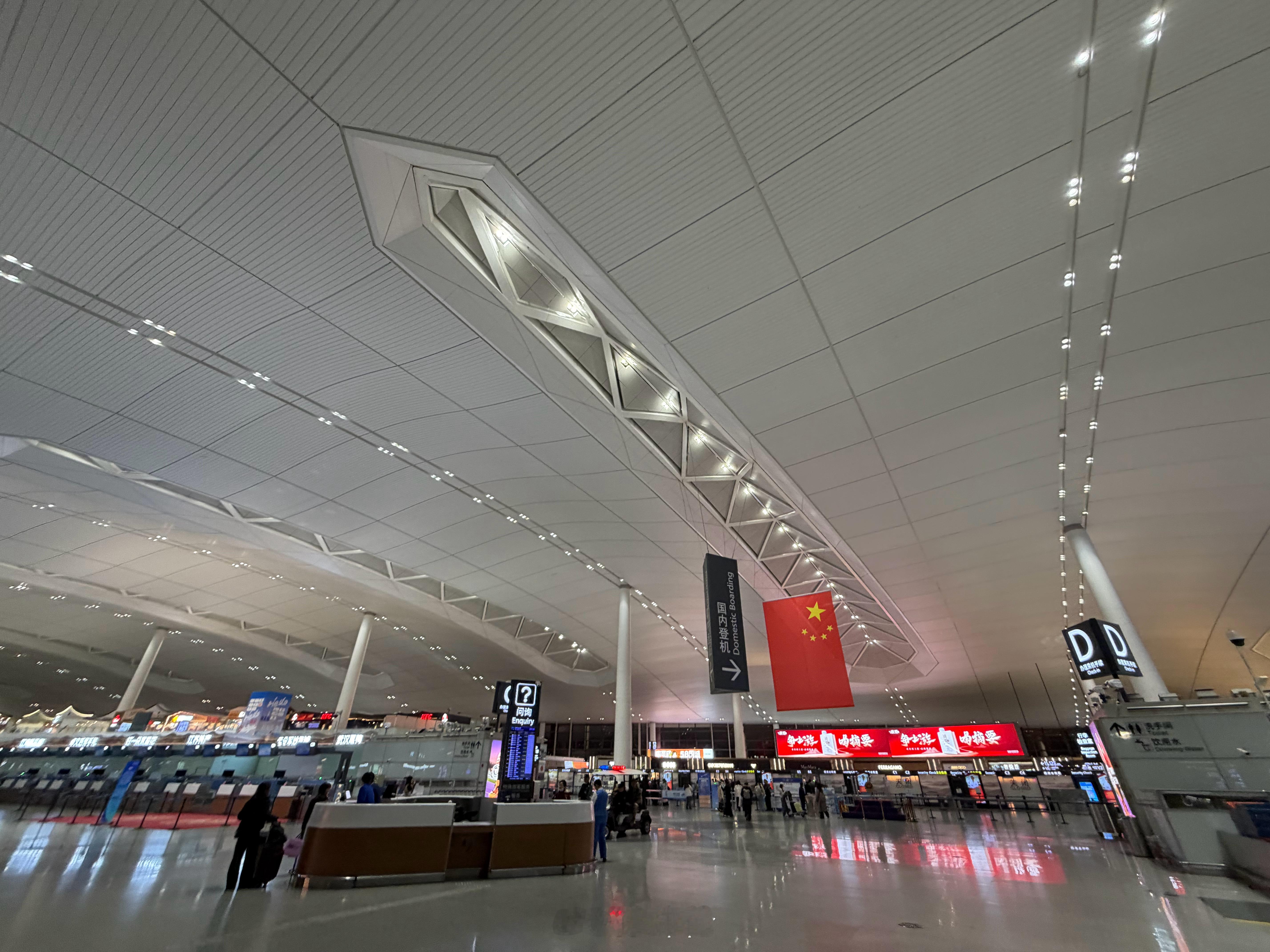 结束忙碌的周末，返深打工了现在现代快报竟然只剩下两页纸，更离谱的时候还得卖一块钱