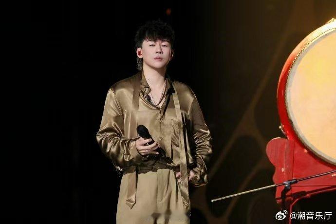 胡彦斌说得第一不开心胡彦斌歌手幕后vlog歌手2026细腻唱功搭配利落说唱，整首