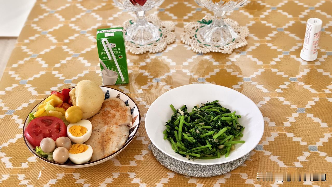最近买了许多鲷鱼，是一大片一大片的肉，昨天晚上拿到冷藏解冻，今天早上起来撒一点盐