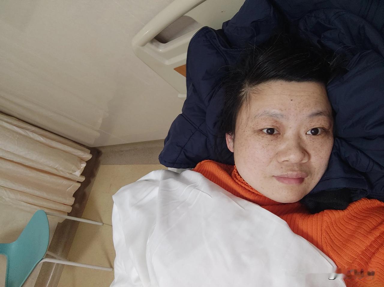 如果月经量过多，一定要及早地去医院看，早期的话有办法解决的。我看到很多都是慢放，