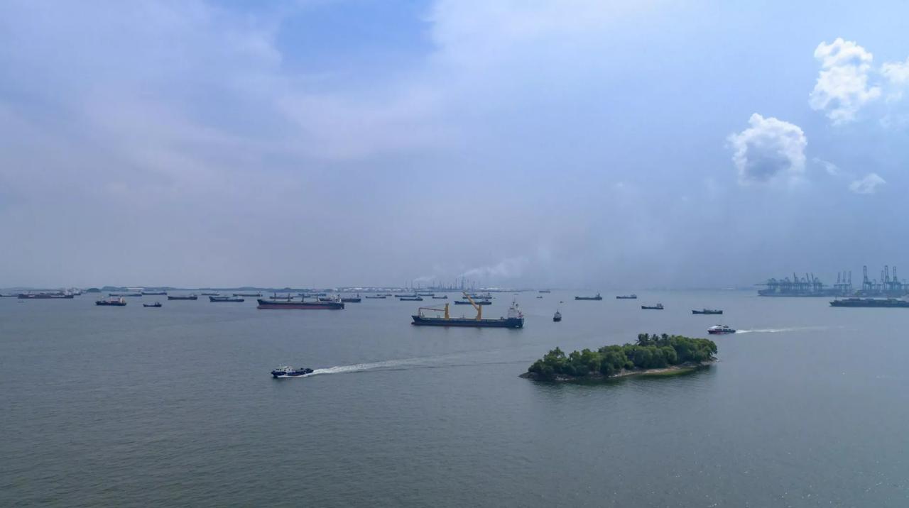 印尼财长此前表示，可能对马六甲海峡过往船只收费，但现在该国外长说不会收费
当前伊