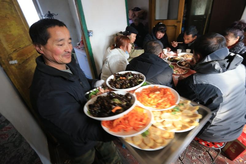 上联：酒，喝酒，喝喜酒，求下联事，喜事，办喜事