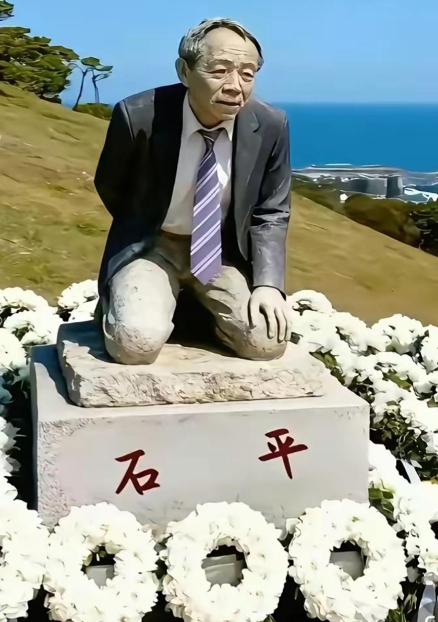 81年前的今天日本投降！
那个北大毕业的四川人石平，却跑去靖国神社给战犯磕头，还