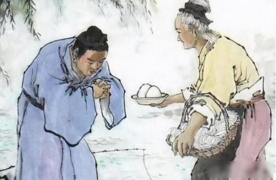 1891年，16岁的张作霖落难乞讨，孙寡妇看中了他，解开衣扣，掏出一块腰牌给他：