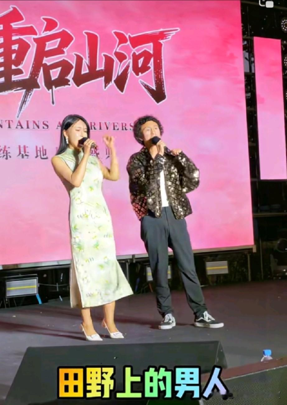 这一对男女昨晚在徐州公开献丑了，唱的什么玩意儿？这种人是怎么火起来，可如今不但火