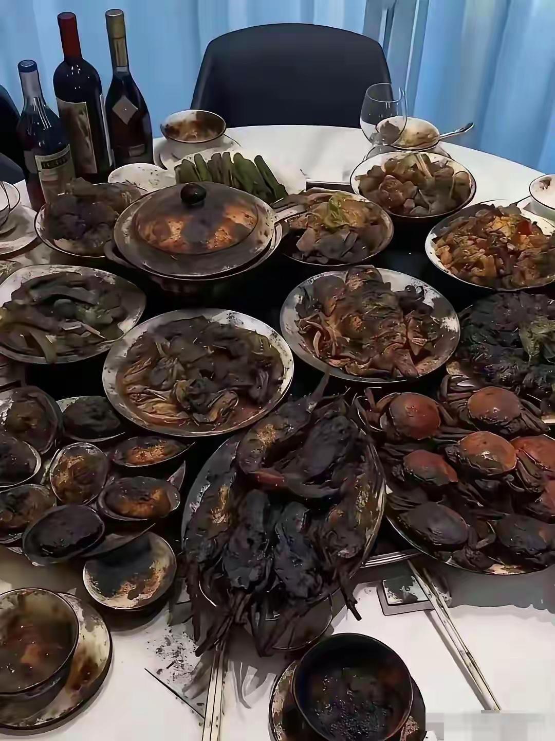 请用一个成语来形容一下这桌菜