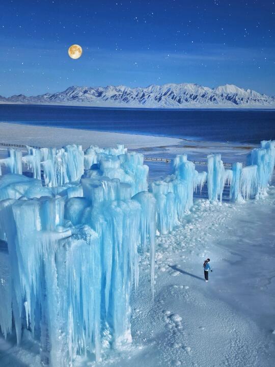 赛里木湖的冬，蓝色冰川与深海🌊